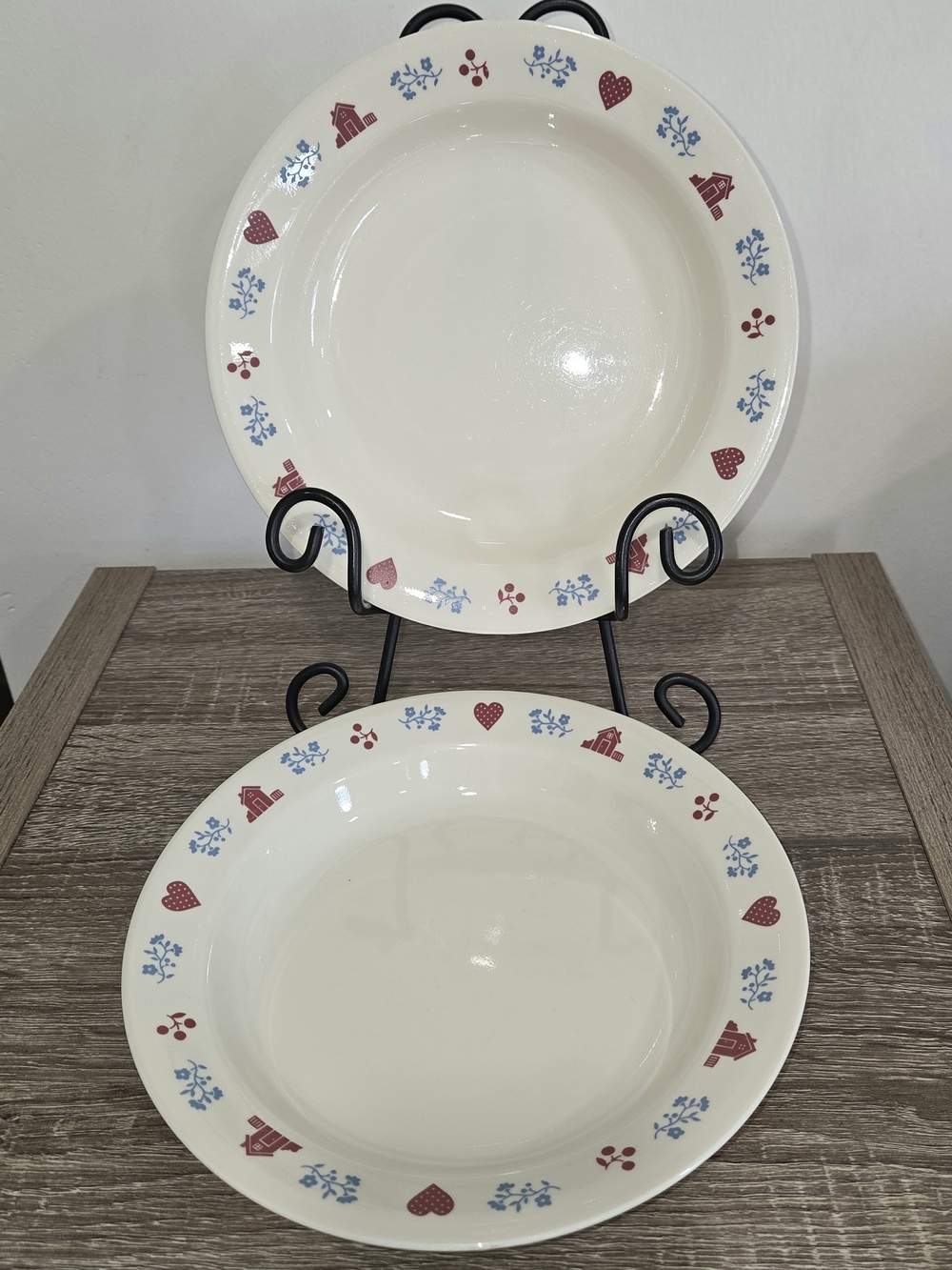 2 Corelle Hometown Rim Pasta Soup Salad Bowls Houses Red Hearts 8 1/2" SEE PICTU